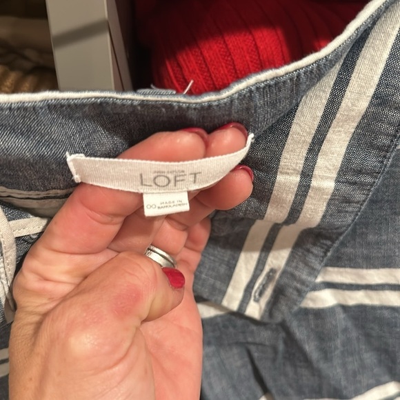 Loft chambray with white stripes shorts size 00 - Picture 2 of 3
